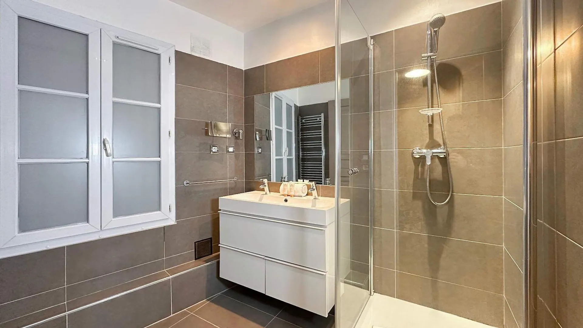 Lovely Apartment In Le Marais باريس